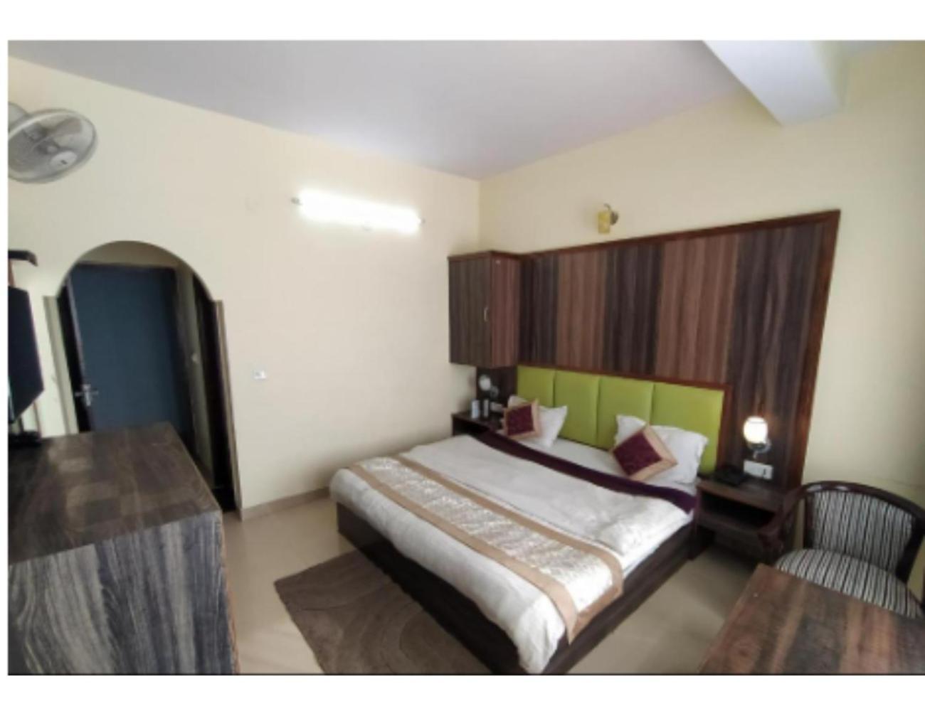 Hotel Super Mall Residency, Мусори Екстериор снимка